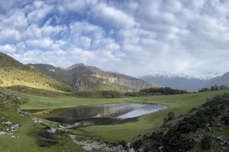Image of a lake surrounded by mountains